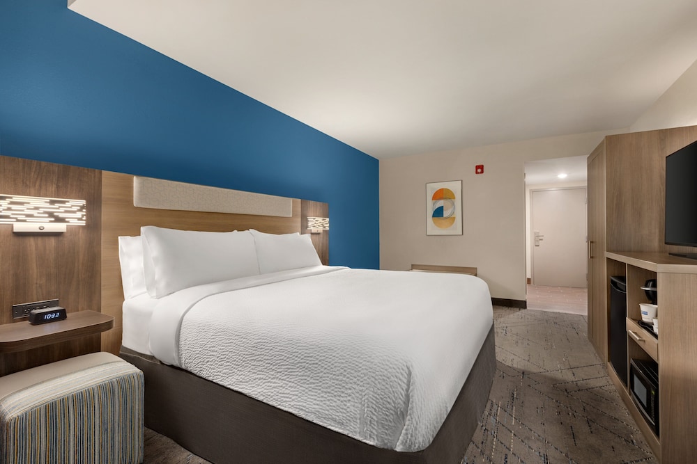 Holiday Inn Express & Suites Evansville Downtown By IHG - photo 7
