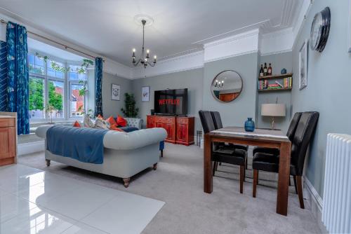 Victorian serviced apartment parking workspace — 4-Star Luxury Hotel in Bristol, United Kingdom