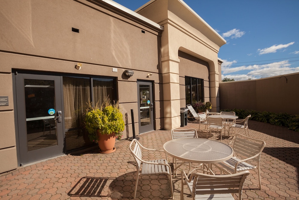 Hampton Inn Oneonta - photo 51