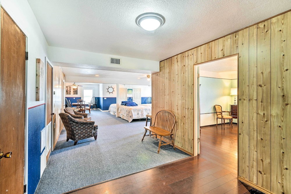 Relaxing Surfside Bunkhouse Walk to the Beach in Freeport, United States