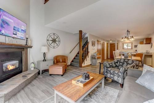 Sloane Condo for Families Golfers and Girls Trips — 4-Star Luxury Hotel in Wisconsin Dells, United States