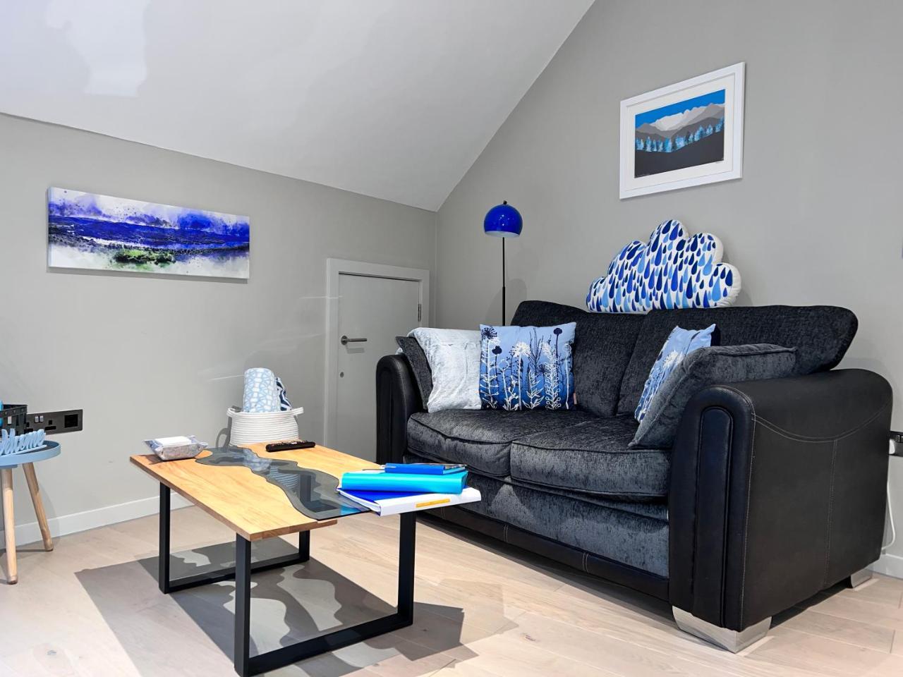 River Vista Retreat Luxury duplex Apt Views Parking Cycle storage Spa access option — 4-Star Luxury Hotel in Ulverston, United Kingdom