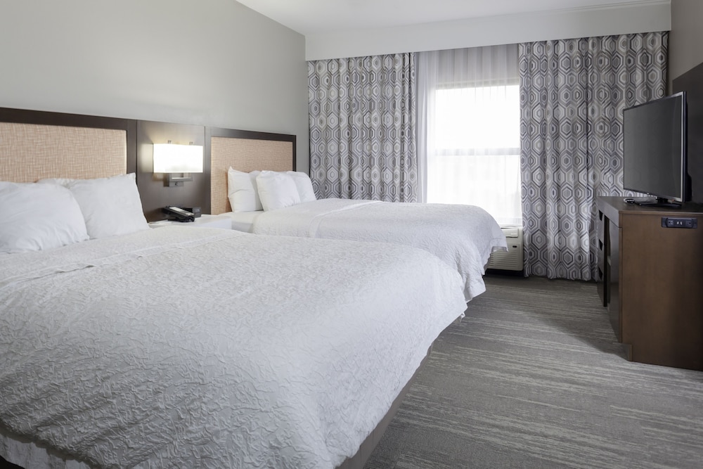 Hampton Inn & Suites Concord Charlotte - photo 16