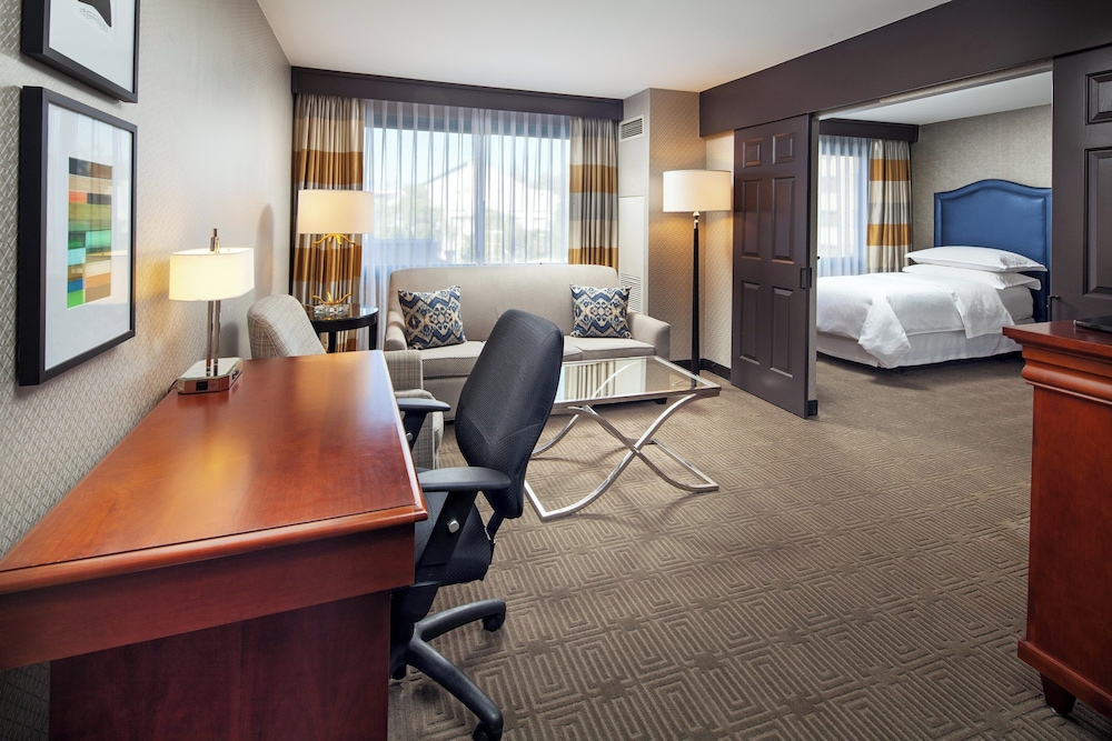 Sheraton Fairplex Suites & Conference Center - photo 10