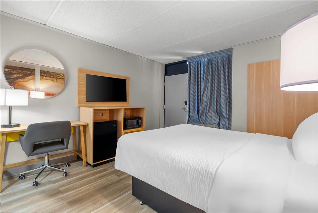 Days Inn by Wyndham Statesboro - photo 31