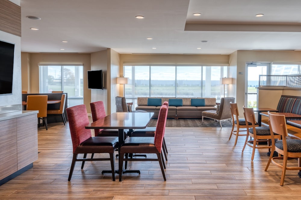 TownePlace Suites by Marriott Indianapolis Airport - photo 3