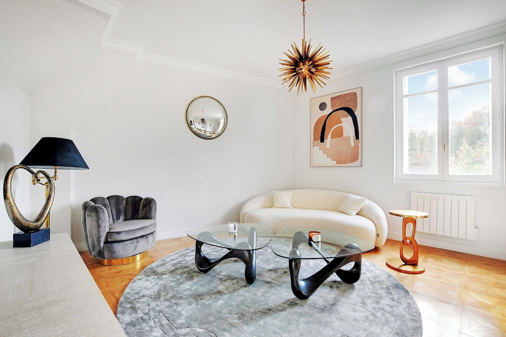 Chic Apartment 2br 6p Trocadero tour Eiffel — 4-Star Luxury Hotel in Paris, France