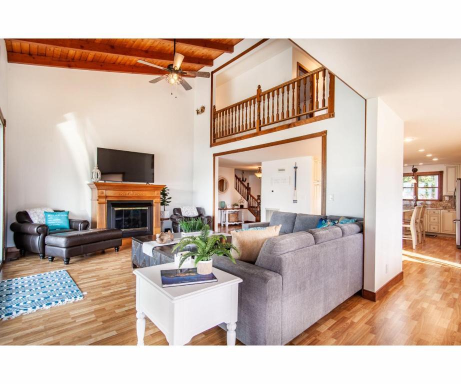 Lake It Inn Lake View Remote Work Space in Dandridge, United States