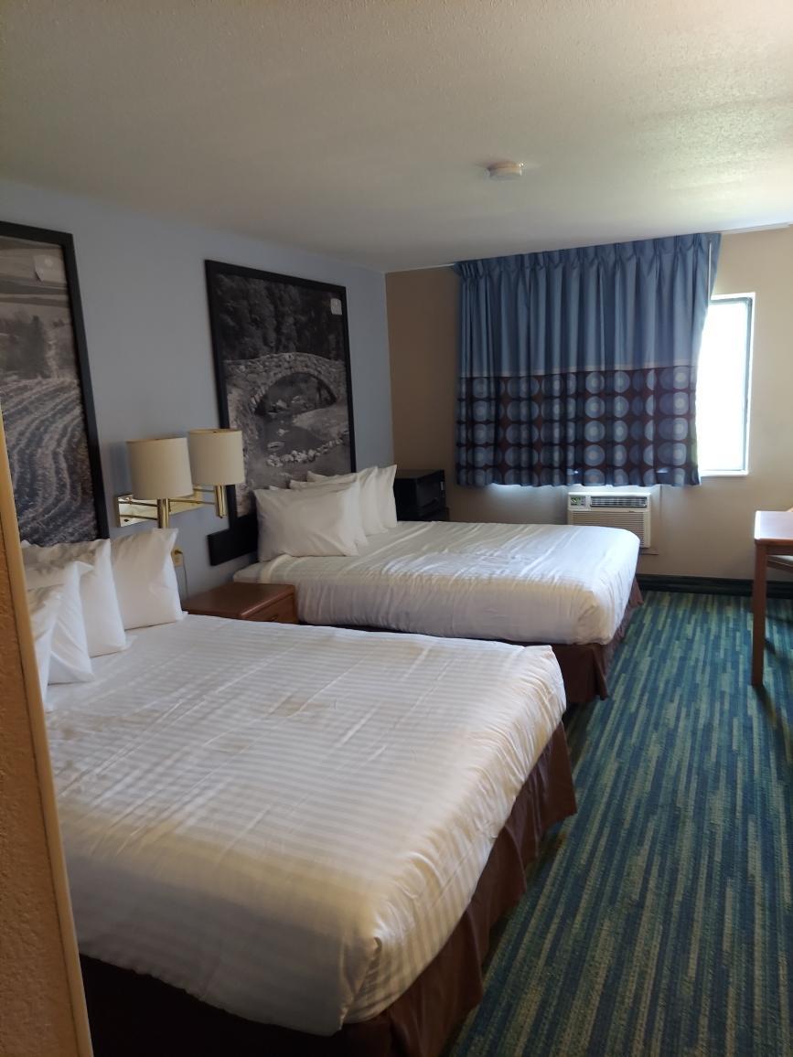 Boarders Inn & Suites by Cobblestone Hotels Waterloo Cedar Falls - photo 5