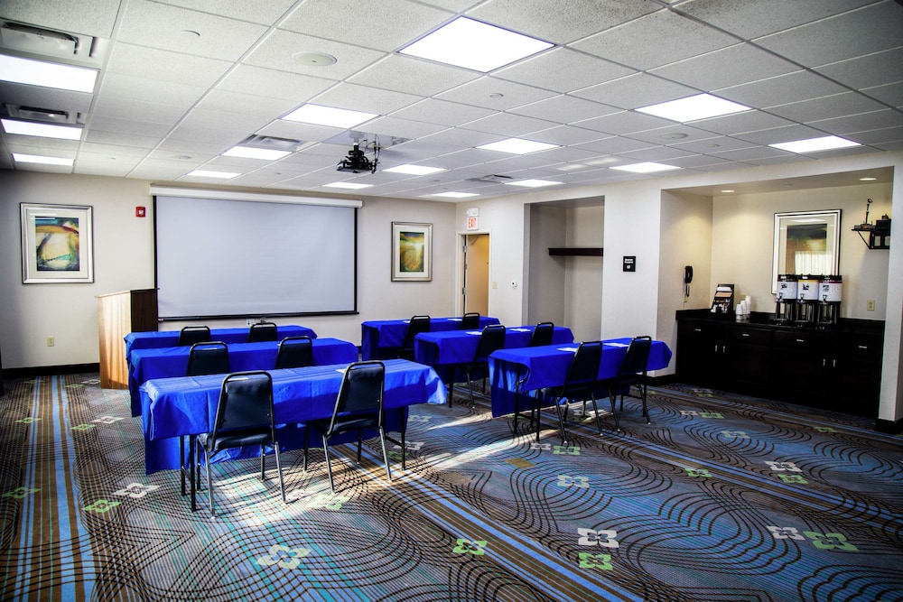 Hampton Inn & Suites Sharon - photo 83