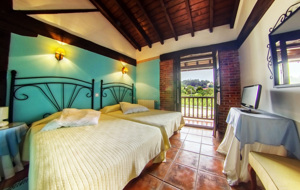 Apartamentos Camino del Norte — 4-Star Luxury Hotel in Novales, Spain