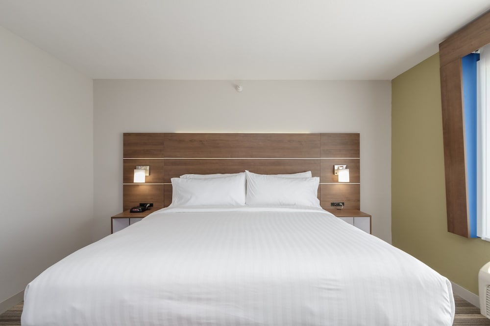 Holiday Inn Express Hotel & Suites South Bend by IHG - photo 19