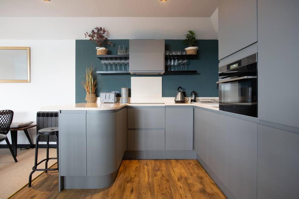 4 Bedroom Cottage with Panoramic Harbour Views — 4-Star Luxury Hotel in Falmouth, United Kingdom