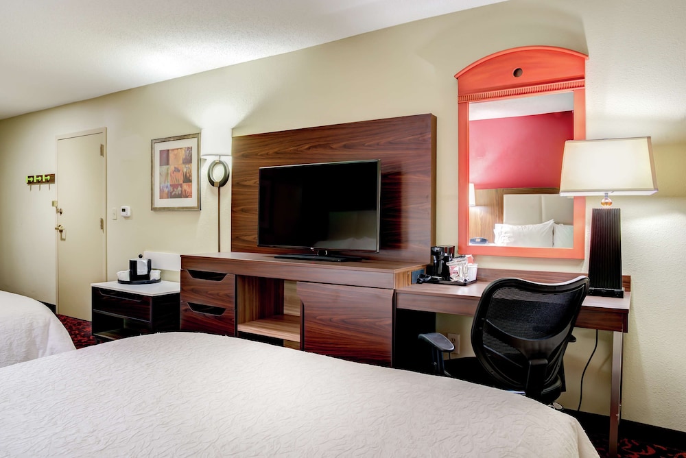 Hampton Inn St. Joseph - photo 3