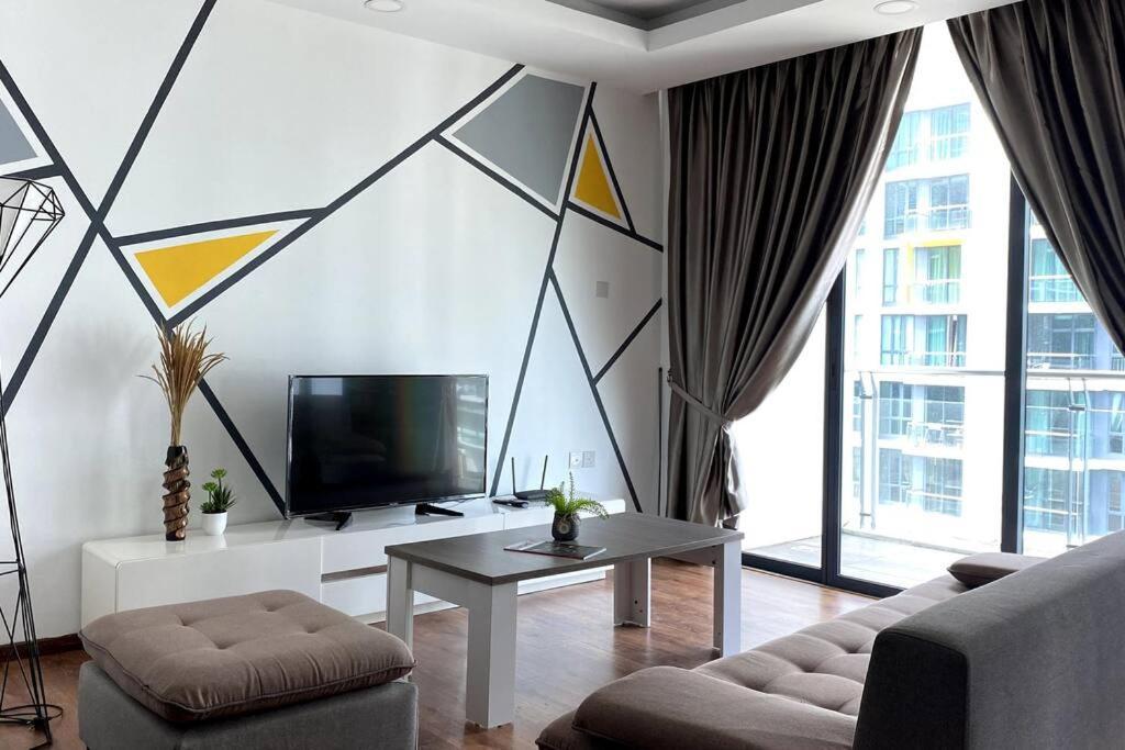 #2.1 Jazz Suites Large Bed Vivacity Kuching 3rooms — 4-Star Luxury Hotel in Kuching, Malaysia