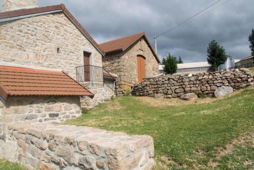 Gîte Gîtes de France 3 5 personnes à La Bessière - carbon neutral hotel in Unknown City