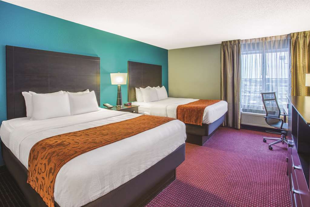 La Quinta Inn & Suites by Wyndham O'Fallon IL St. Louis - photo 11