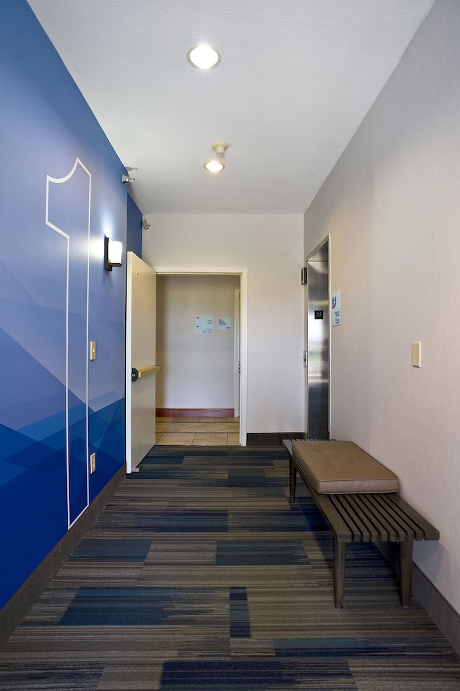 Holiday Inn Express Hotel & Suites Vermillion by IHG - photo 23
