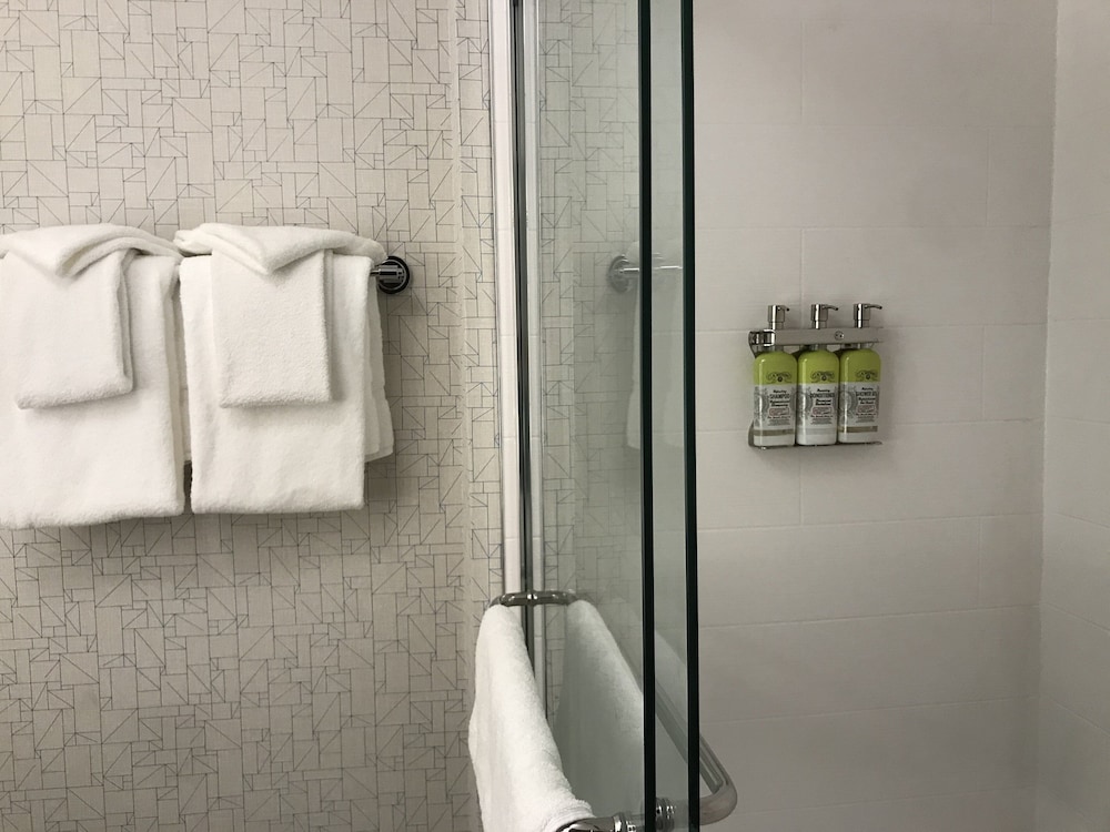 Holiday Inn Express & Suites Phoenix Airport North by IHG - photo 86