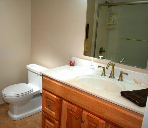 Lily Pad Hot Tub Private Dock BBQ Game Room Walk to Town Fast WiFi Dog Friendly - photo 18