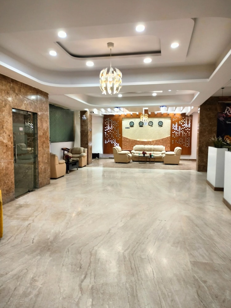 Hotel Rainbow Tower Shamshabad Airport Zone — hotel near Rajiv Gandhi International Airport