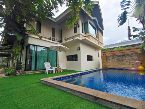 Baan Natcha Pool Villa City Center — 4-Star Luxury Hotel in Pattaya, Thailand