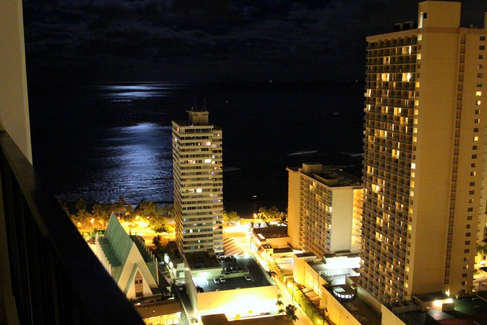 Waikiki Banyan By Darmic - photo 92