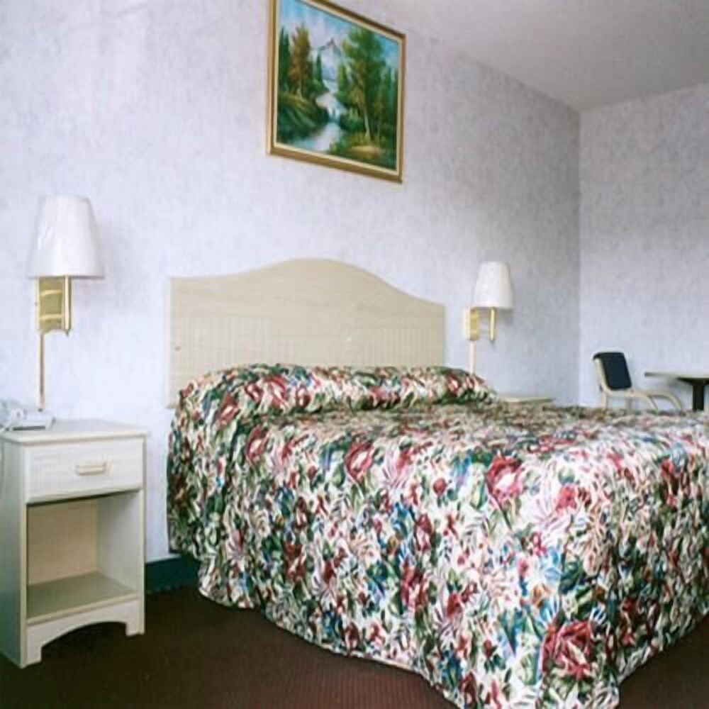 Red Carpet Inn and Suites Hammonton - photo 6