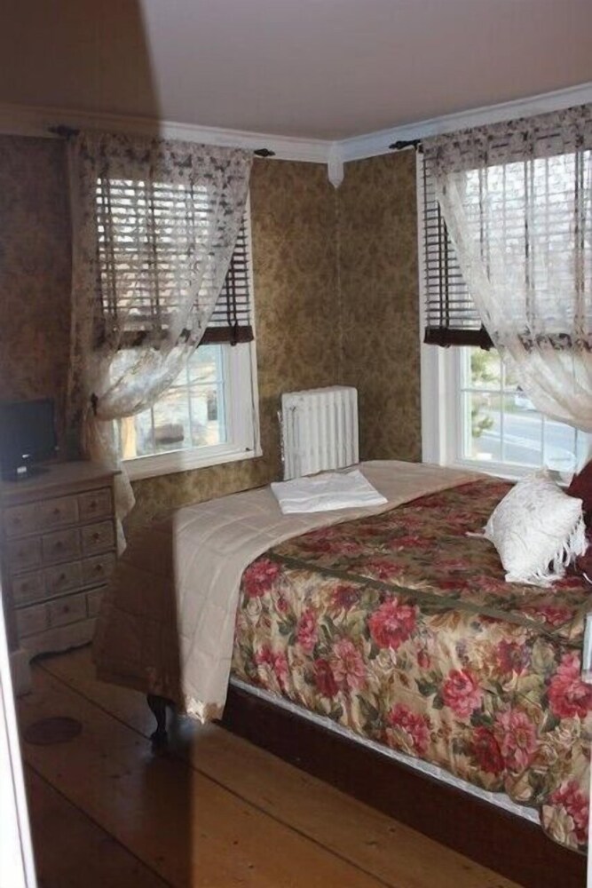VanWinkle Inn - photo 6