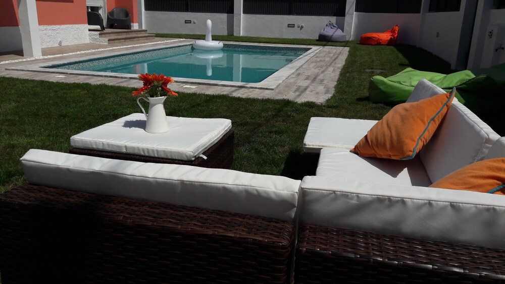 Family Villa Pool & Beach — 4-Star Luxury Hotel in Caparica, Portugal