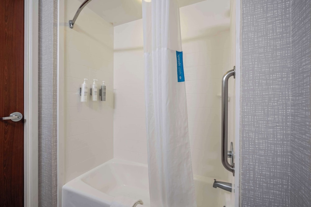 Hampton Inn Ridgefield Park - photo 33