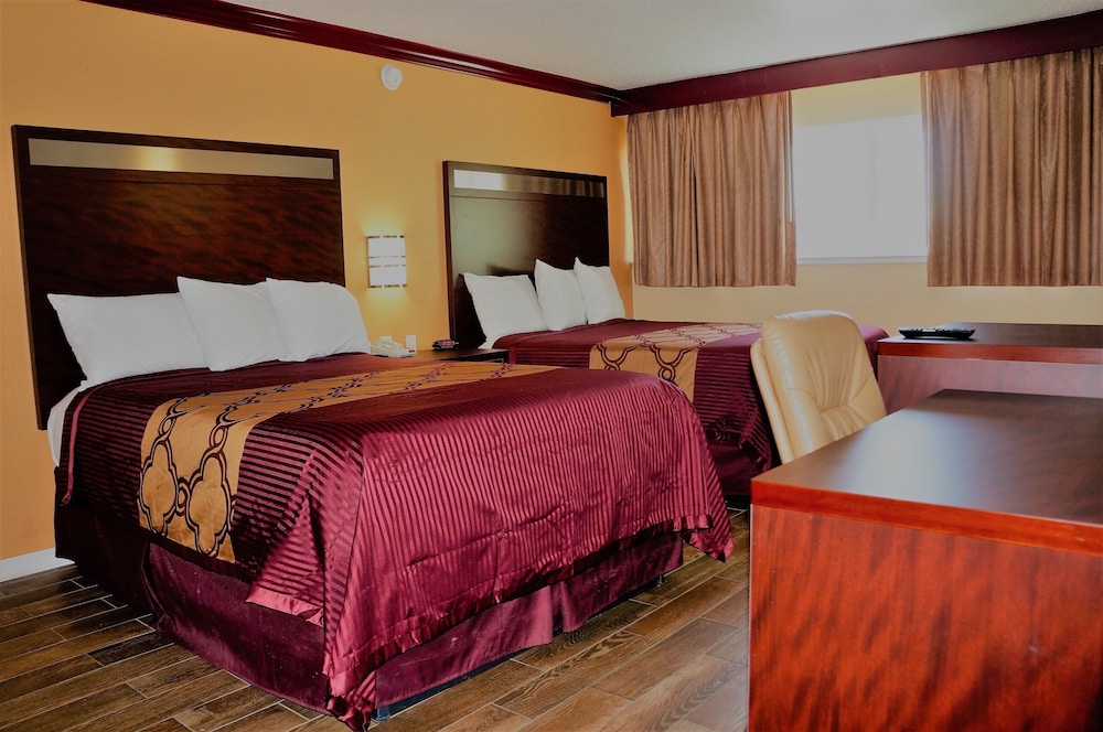 America's Deluxe Inn - photo 13