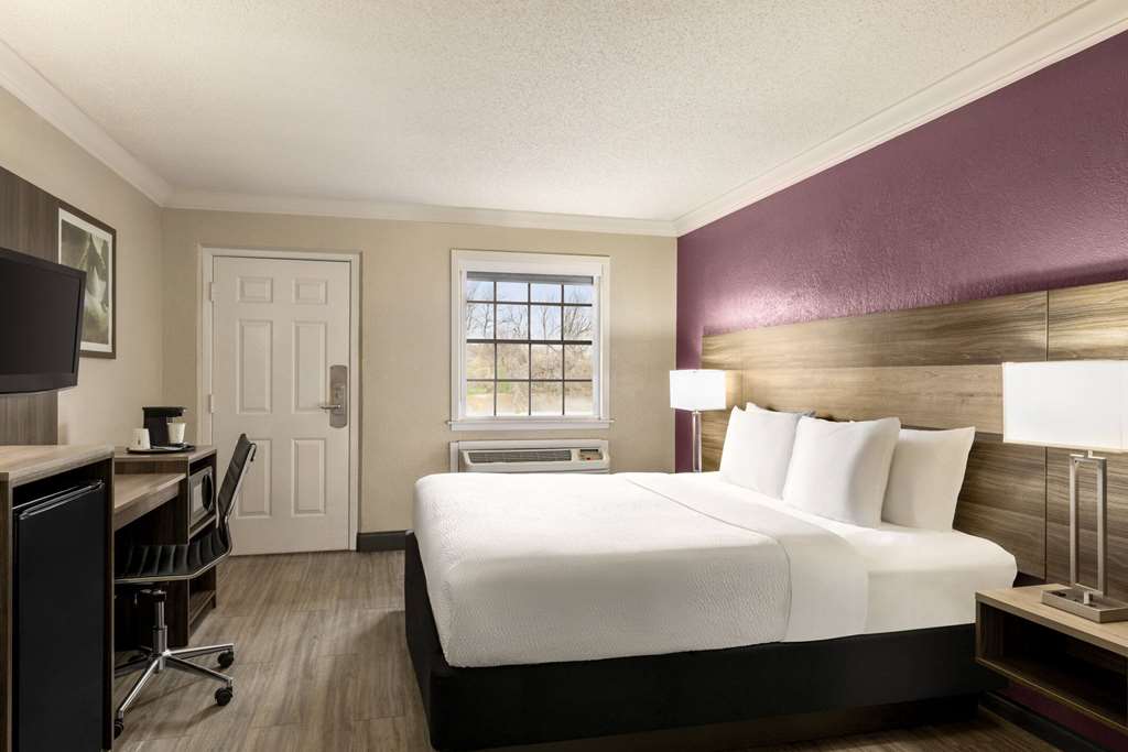 La Quinta Inn by Wyndham San Antonio Lackland - photo 32