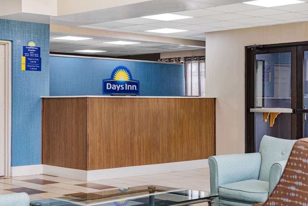 Days Inn & Suites by Wyndham Savannah Midtown - photo 7
