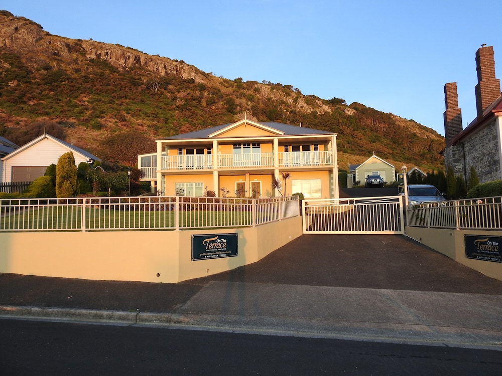 On The Terrace Stanley — 4-Star Luxury Hotel in Smithton, Australia