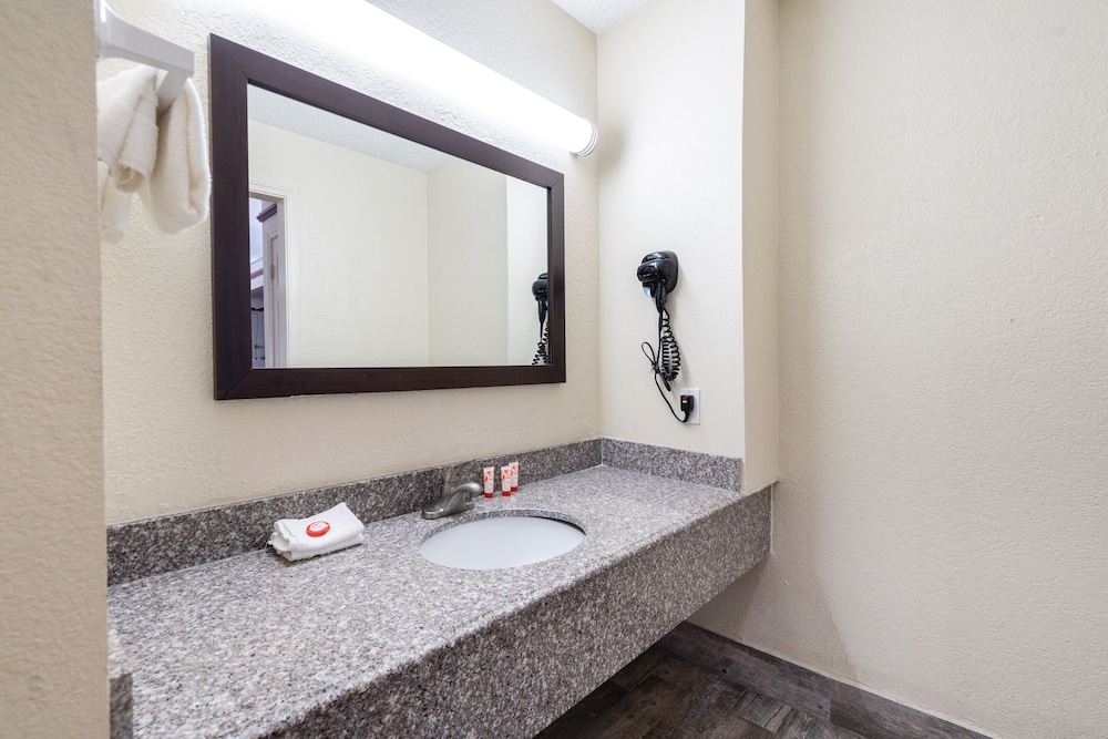 OYO Hotel Tulsa N Sheridan Rd & Airport - photo 26