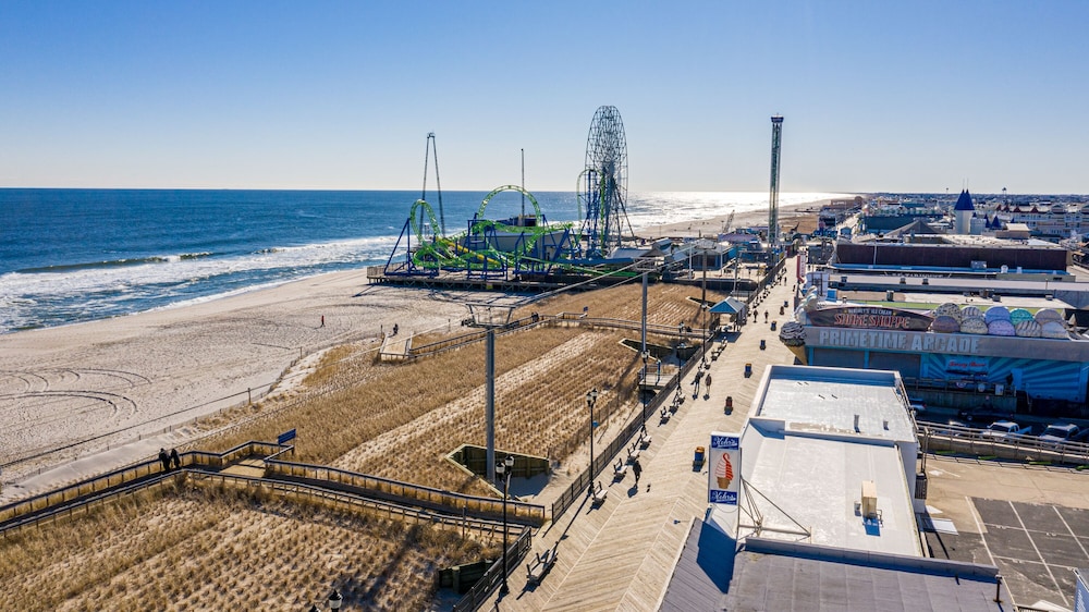 Boardwalk Sand & Surf Inn Oceanfront - photo 61