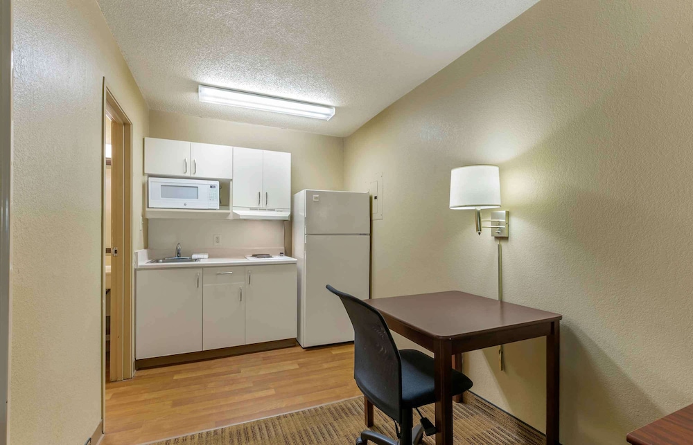 Extended Stay America Suites Greensboro Big Tree Way - photo 26