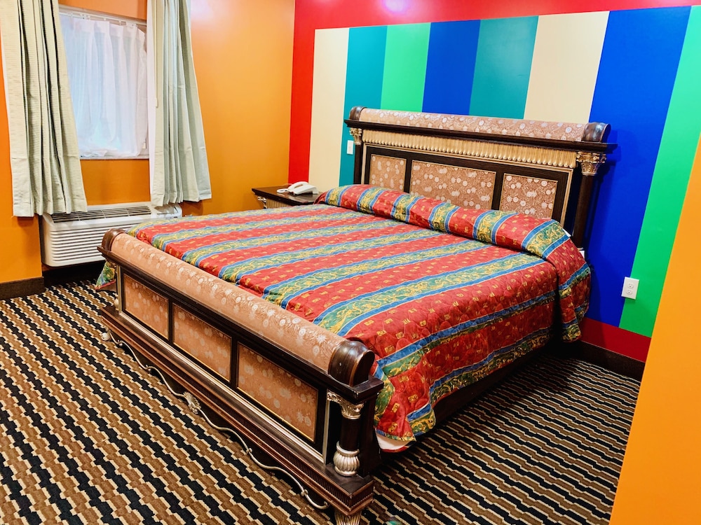 Motor City Inn & Suites - photo 13