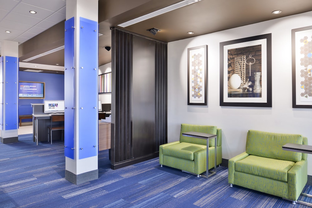 Holiday Inn Express & Suites Kansas City Lee's Summit by IHG - photo 54