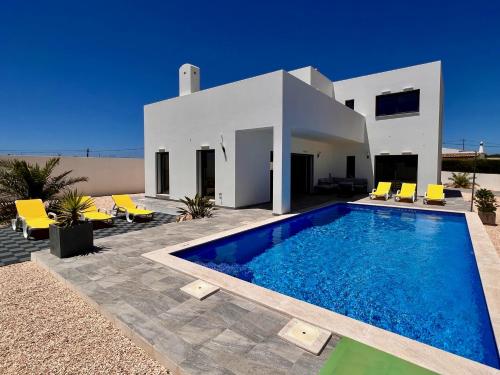 Villa Sonata in Ingrina Sol — 4-Star Luxury Hotel in Vila Do Bispo, Portugal
