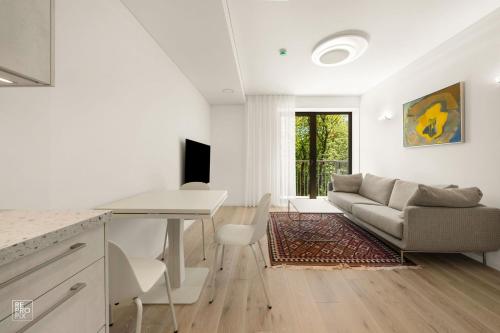 Bright 2BR with Private EV Parking workspace AC — 4-Star Luxury Hotel in Kaunas, Lithuania