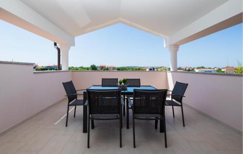 2 Bedroom Nice Apartment In Valbandom — 4-Star Luxury Hotel in Valbandon, Croatia