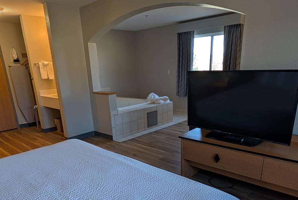 Days Inn & Suites by Wyndham Castle Rock - photo 14