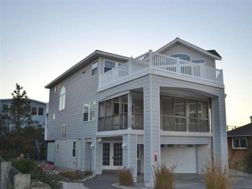Single Family Ocean Block Wifi Washer And Dryer Second 2nd Home From The Ocean 2nd From Ocean Contemporary Ship Bottom Home 14010 22015895 — Ship Bottom