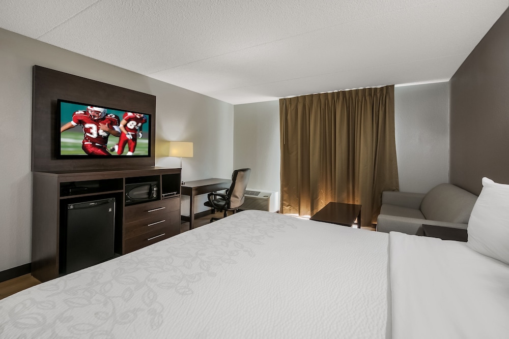 Red Roof Inn PLUS & Suites Knoxville West Cedar Bluff - photo 16