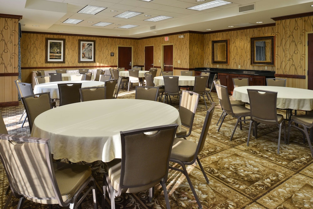 Hampton Inn & Suites Salisbury Fruitland - photo 39