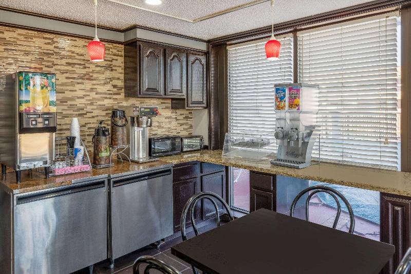 Super 8 By Wyndham Tulsa Arpt St Fairgrounds - photo 11