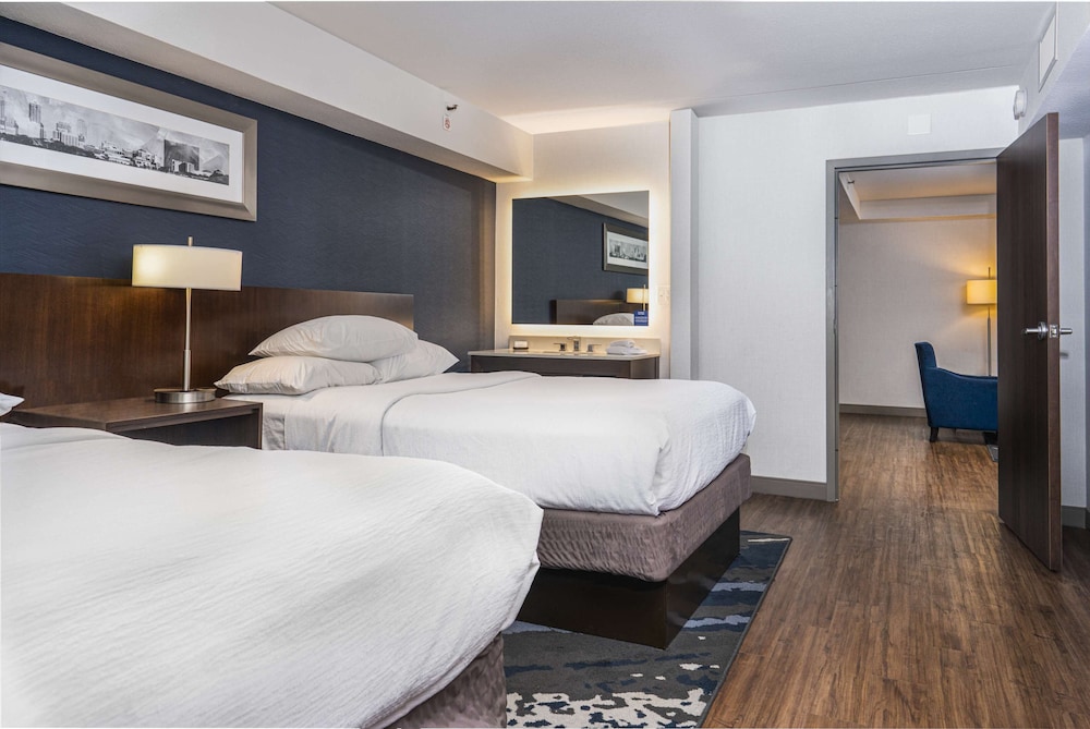 Embassy Suites by Hilton Indianapolis Downtown - photo 5