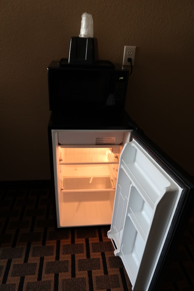 West Worth Inn and Suites - photo 19